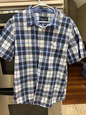 American Eagle Outfitters Blue and White Plaid Short-Sleeve Button-Down Shirt